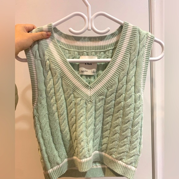Sweaters - Abercrombie & Fitch Vest